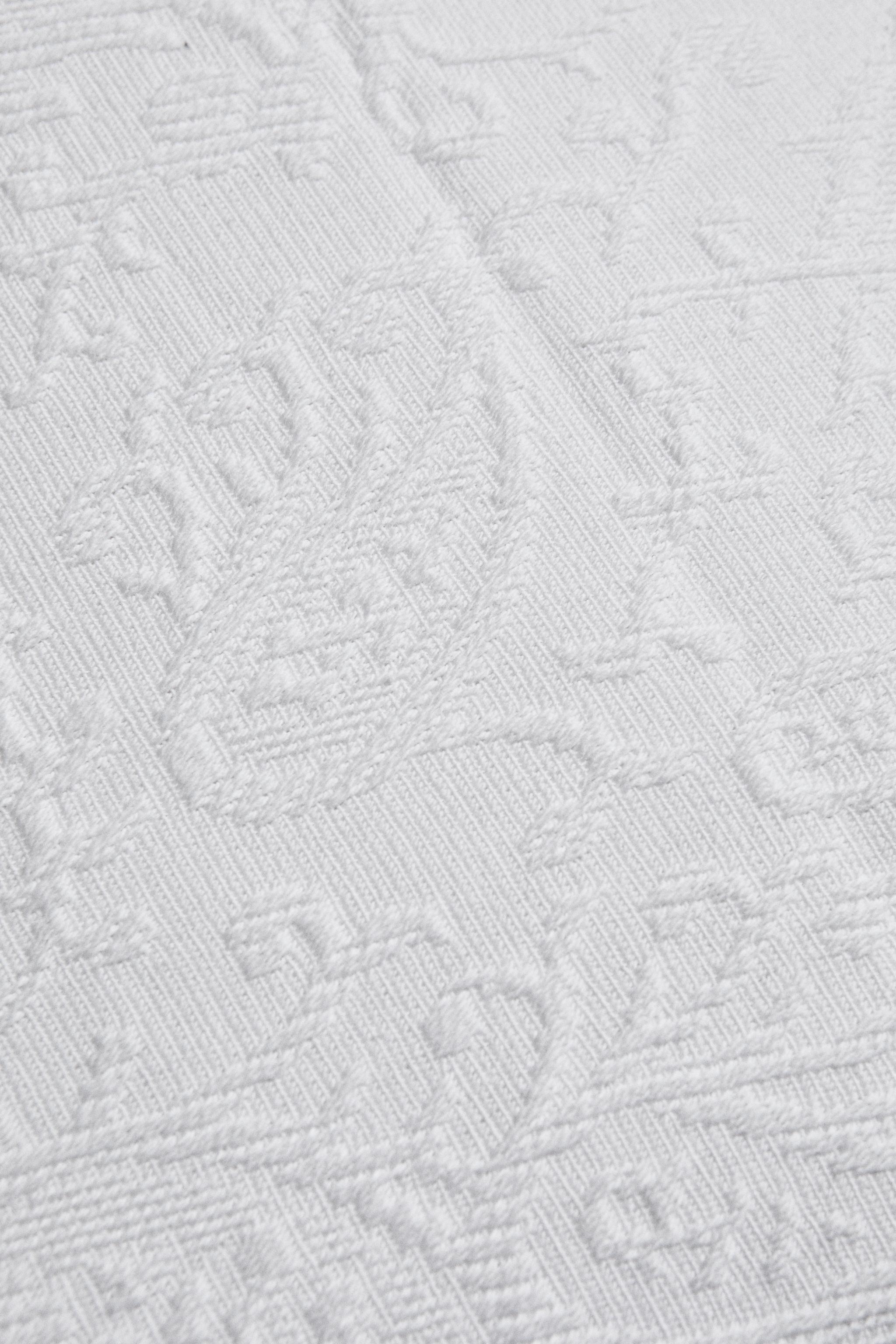 SCALLOPED FLOWER THROW PILLOW COVER